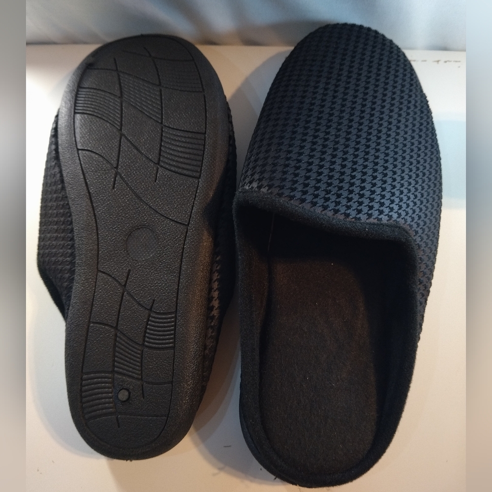 Slippers - Picture 3 of 4